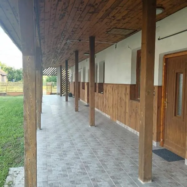 Luna Vendégház – hotel w mieście Ipolyvece