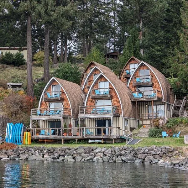 Jade Resort-Oceanfront Suites in Gowlland Harbour, hotel v destinaci Heriot Bay