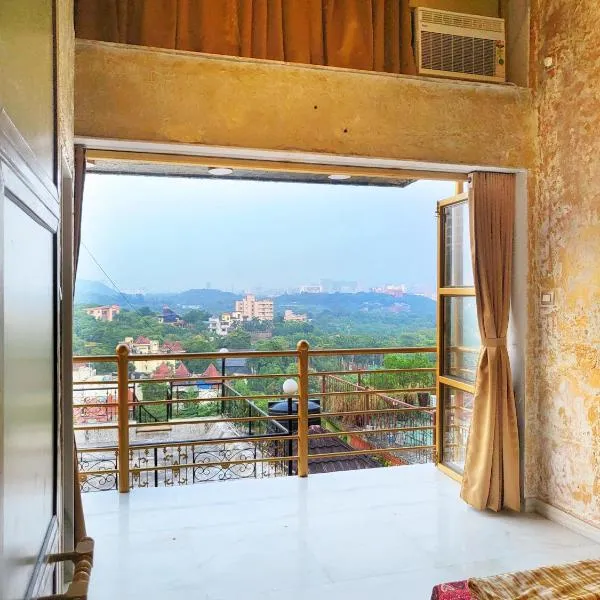 Wadhwani's Haveli villa in Royal Palms, hotel v Bombaji