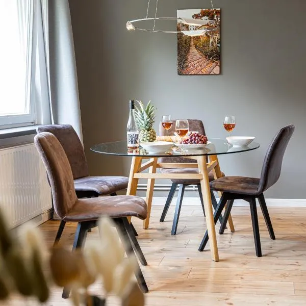 Viesnīca have-a-nice-Stay - U-Bahn nach Hamburg 150m- Bäcker & Restaurants 200m - Lidl 800m - Zentrum 1,5km pilsētā Ārensburga