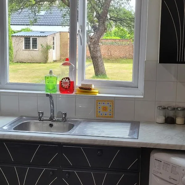 Modern Apartment in Luton, hotel in Luton