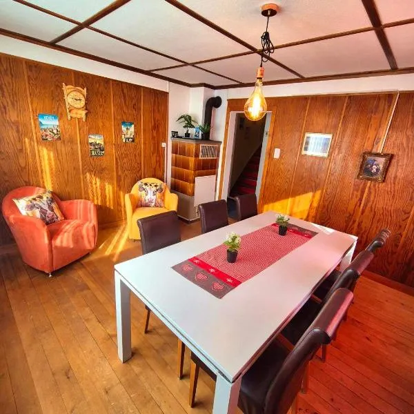 CASA UNO Heimeliges Chalet mitten in Spiez, hotel di Spiez