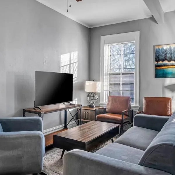 Beautiful Rehabbed Unit in Shaw Community 4228a, hotel in Tower Grove