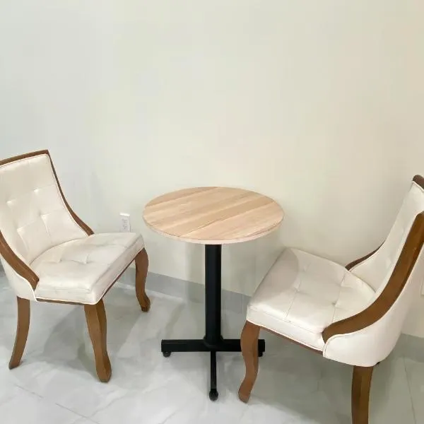 Com Nha homestay, hotel v destinaci Gò Công