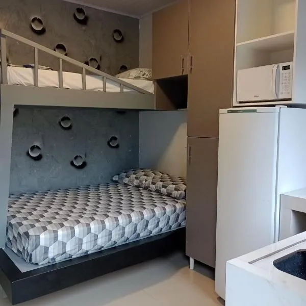 kitnet 3, hotel in Balneário Camboriú