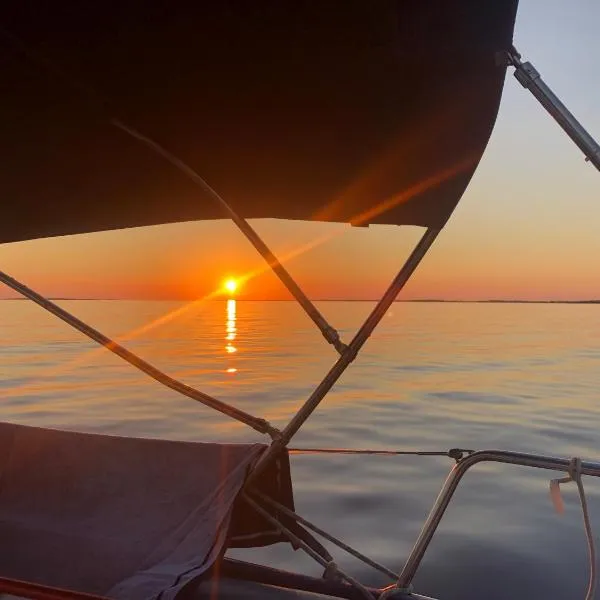 Velero en puerto de valencia, hotel in Pinedo