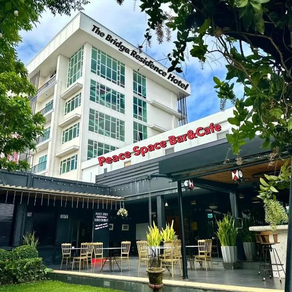 The Bridge Residence Hotel, hotel in Kanchanaburi City