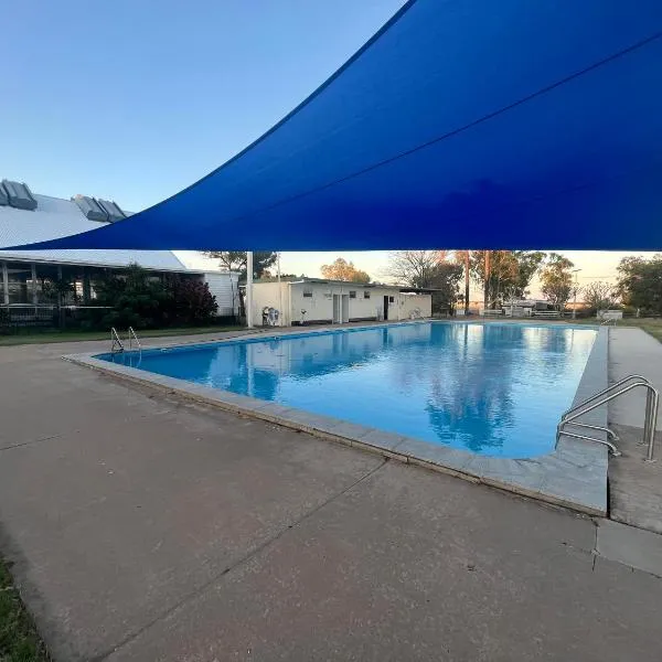 Longreach Station Accommodation, hotel in Longreach Airport