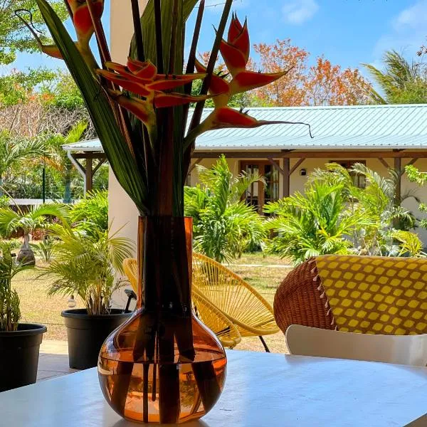 Lakaz Kannell - Vanilla Lodge, secluded outside bath & shower infinity pool, ξενοδοχείο σε Cap Malheureux