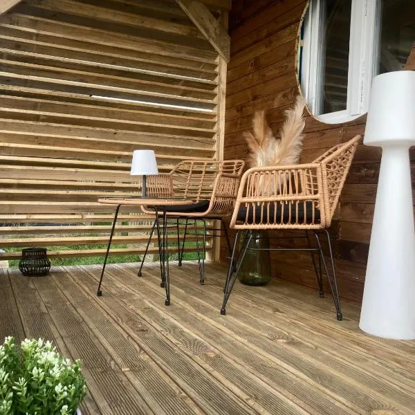 Le love van, hotel v destinaci Tronquoy