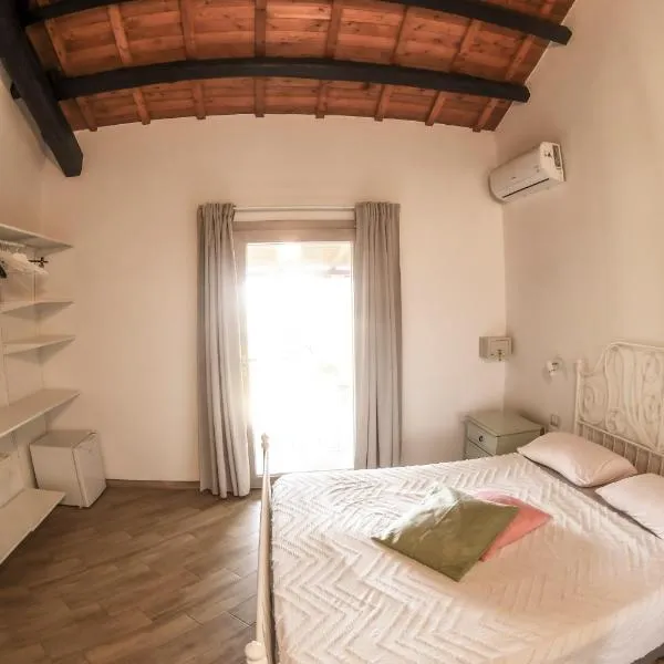 Domu Virginia, hotel in Castiadas