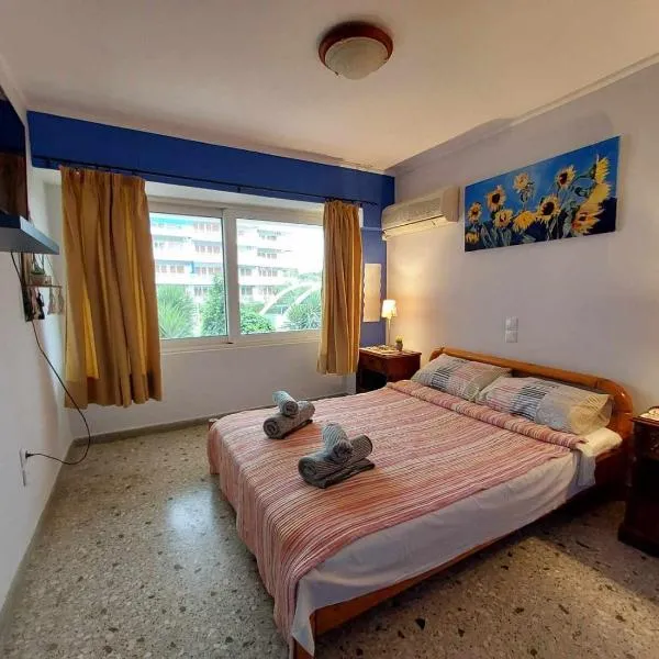Studio By the Beach, hotel Saronida városában