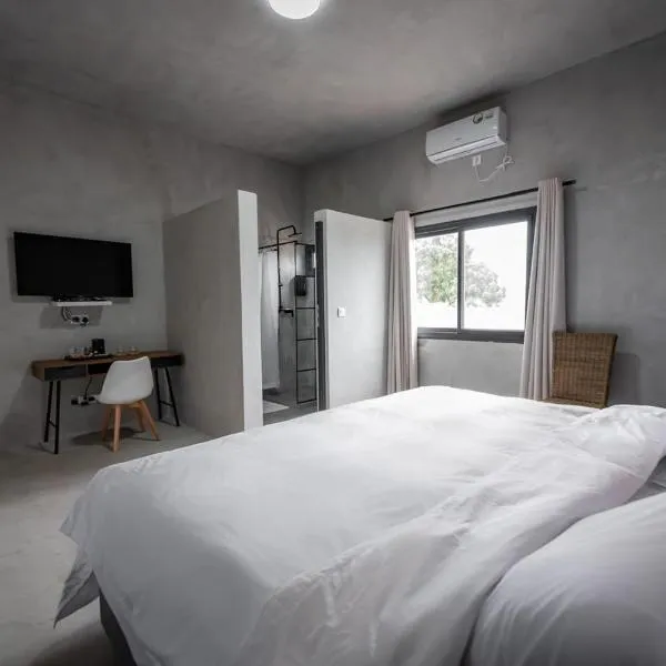 Palms Lodge，位于Lopes的酒店