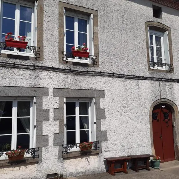 Number 22 - Le Dorat - Apartment One with garden & free parking, hotel in Le Dorat