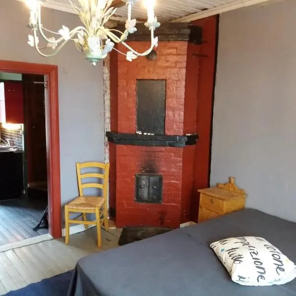 Pieni asunto 60m2 vanhassa puukerrostalossa Pispalassa, hotel v destinaci Tampere