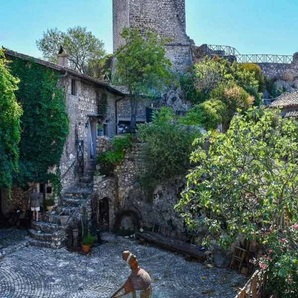 Rifugio sotto la torre 2, khách sạn ở Olevano Romano