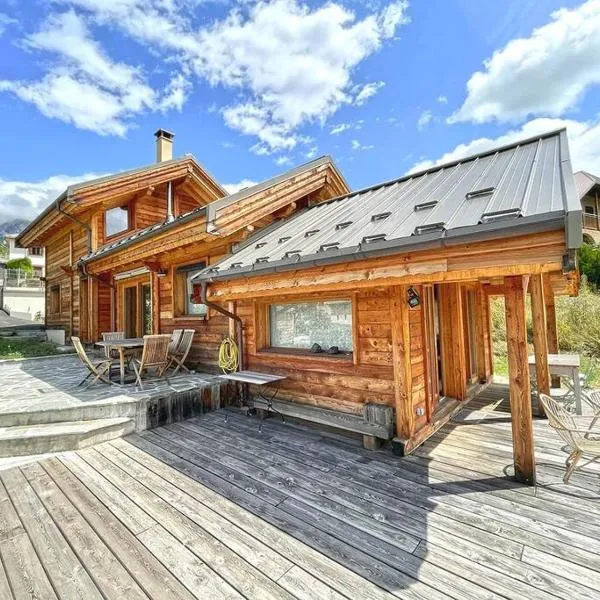 Chalet le Panorama des Alpes à Guillestre, hotel in Guillestre