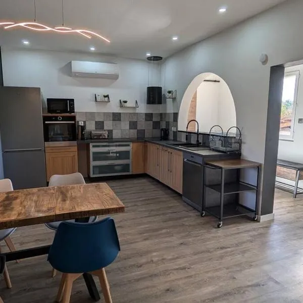 #Maison chaleureuse sur les hauteurs d'Aubiac#, hotel v destinaci Aubiac