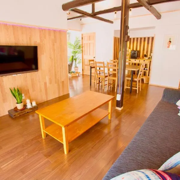 一棟貸し宿 Kanata Riverview House、Kawanehonのホテル