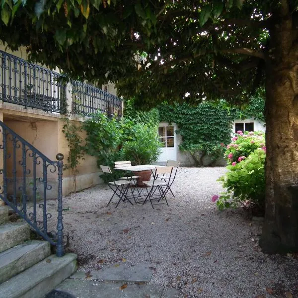 B&B Au Pain Quotidien, hotel i Saint-Jean-de-Trézy