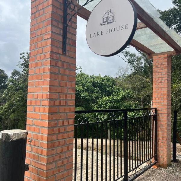 Lake House_SC