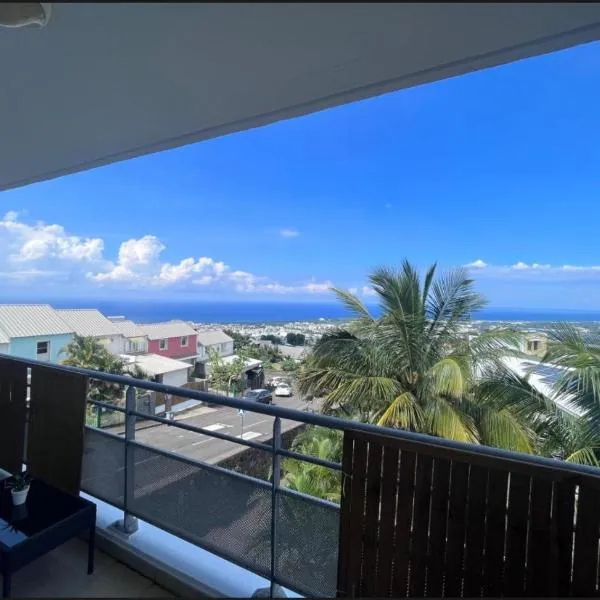 Le Papangue - T3 - vue mer - By Sister Home, ξενοδοχείο σε Saint-Denis