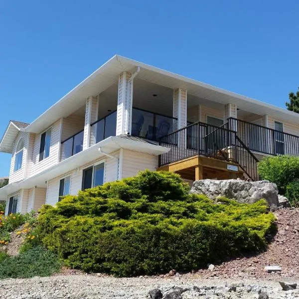 Peachland Lake View Spectacular!, hotel en Peachland