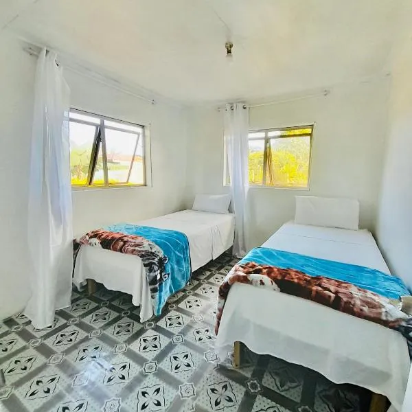 Airport Cottage - Private Twin Room, hotel v destinaci Fua‘amotu