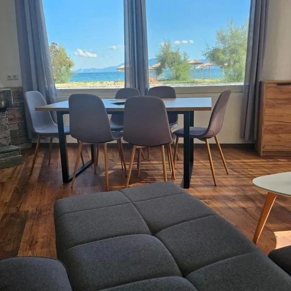 Beach Apartment A, hotel in Néa Karváli