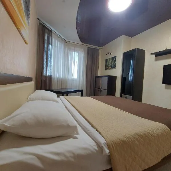 Романтичні апартаменти у центрі, hotel in Lutsk