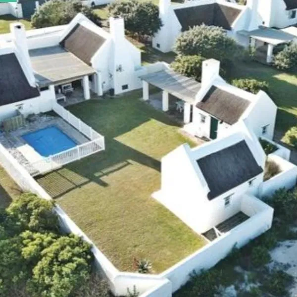 Voete ini Sand Langezandt Cottage, hotell sihtkohas Struisbaai