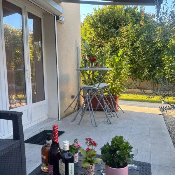 Petite maison cosy en bord de Marne 2 lits en mezzanine, hotel v destinaci Maisons-Alfort