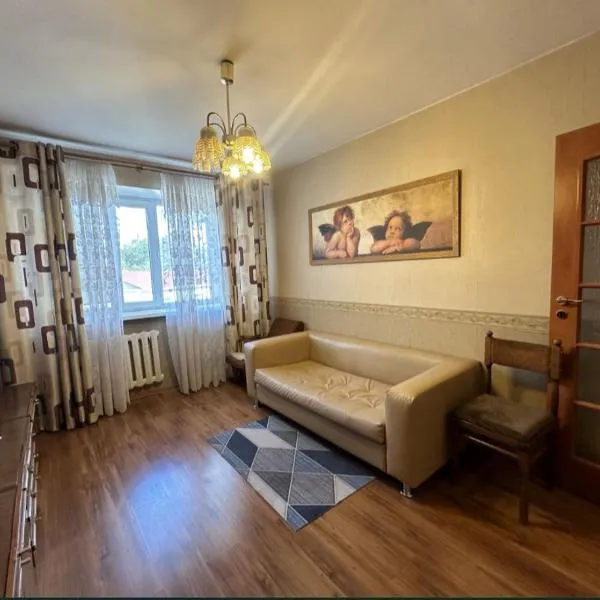 2-х комнатная квартира в центре, hotel in Karagandy