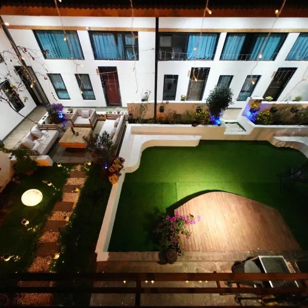 Party House, hotel v destinaci Baisha