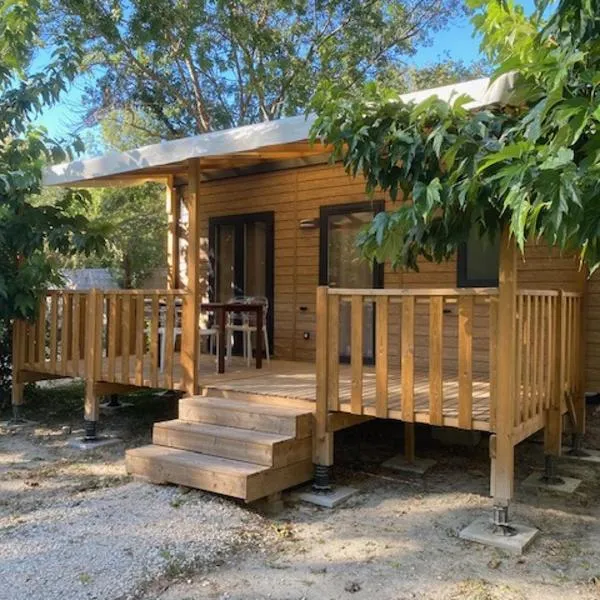 Lodges & Nature - 71, hotel in Avignon