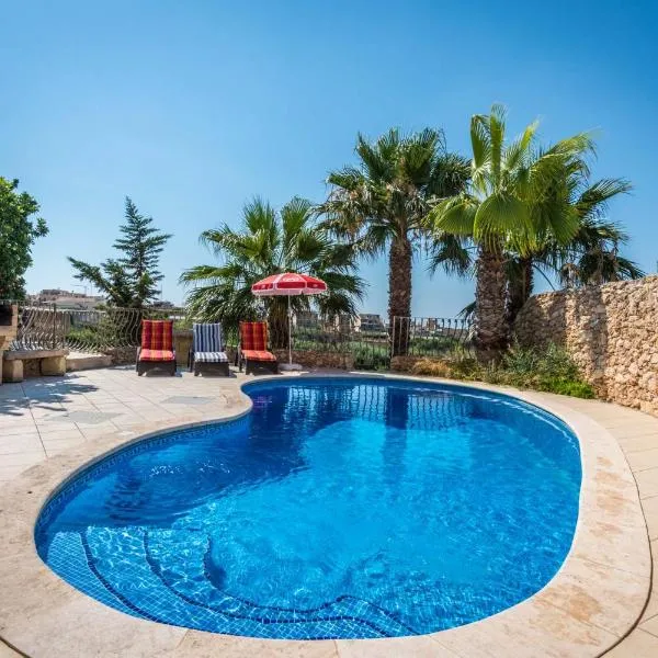 3 Bedroom Holiday Home with Private Pool and Views, hótel í In-Nadur