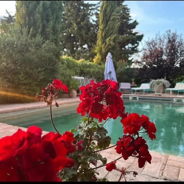 Mas L EPICURE- Charming Provence B&B, Apartment, Pool & Vines, khách sạn ở Vacqueyras
