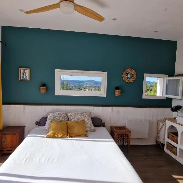 Rêve d'ESCAPADE chambre avec vue sublime sur les Cévennes Ardéchoises, hotel v destinaci Barjac