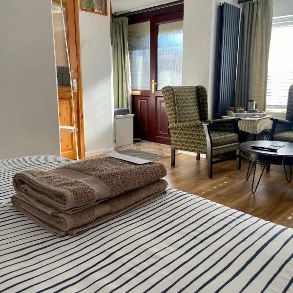 East Cliff Folkestone Guest Suite With Own Entrance, hotel in Folkestone