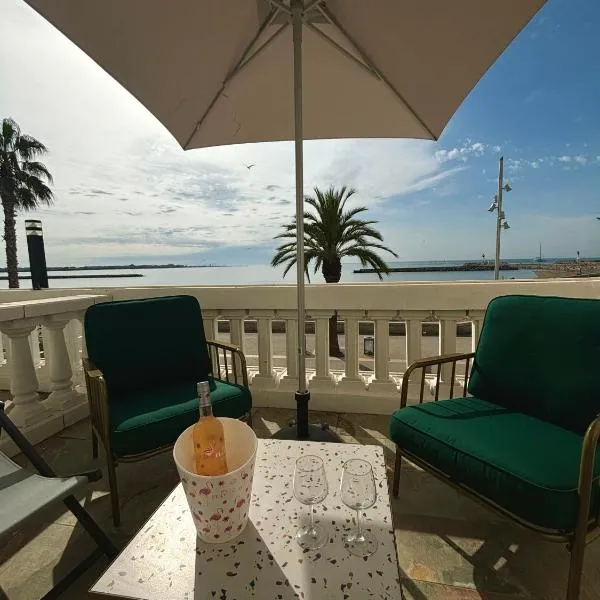 L'Hôtel De La Plage – hotel w mieście Le Grau-du-Roi