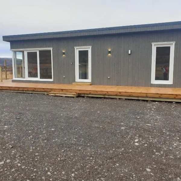 Hvammur 9 with private hot tub, hotel v destinaci Drangsnes