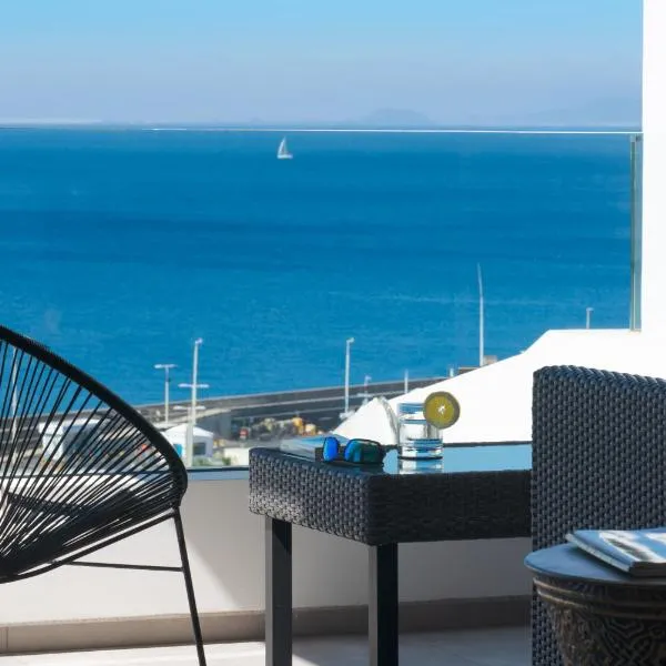 Luxury Ocean View Retreat 2bedroom APT with Jacuzzi, hotel en Puerto del Carmen