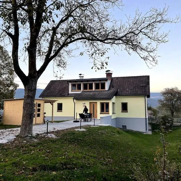 Ferienhaus Kirchberg am Wechsel, hotel v destinaci Tratten