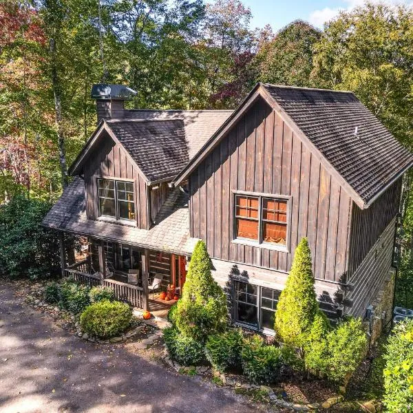 Hot Tub & Fire Pit: Getaway Near Nantahala Gorge!, хотел в Франклин