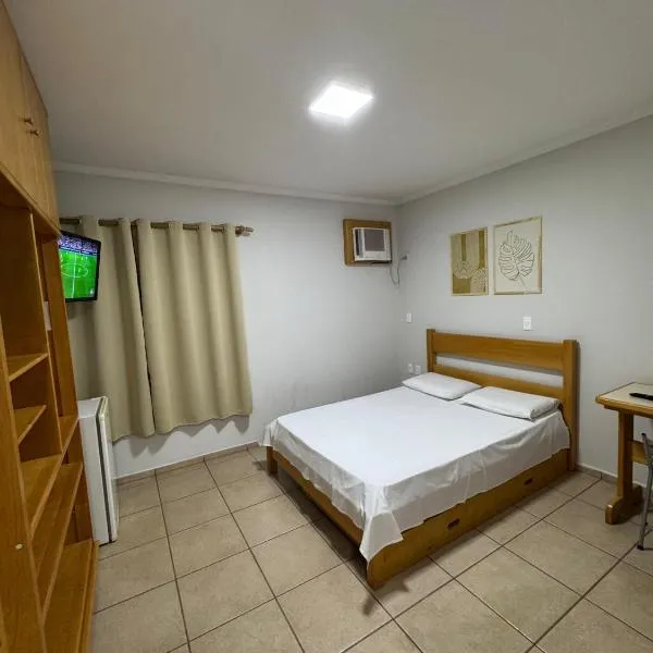 Bica Conveniência e Hotel, hotel in Urupês