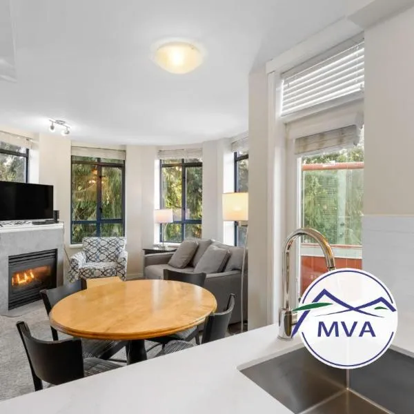 Alpenglow Lodge Two Bedroom Apartment with Private Hot Tub by MVA, hotel di Whistler