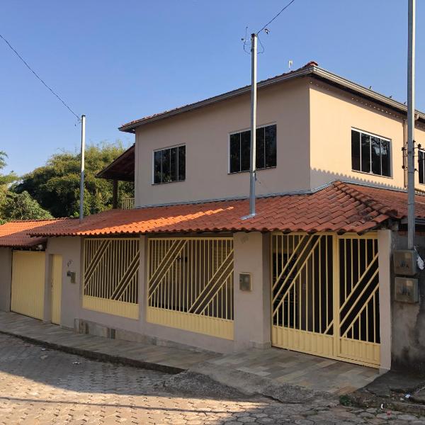 Casa com Piscina em Carrancas