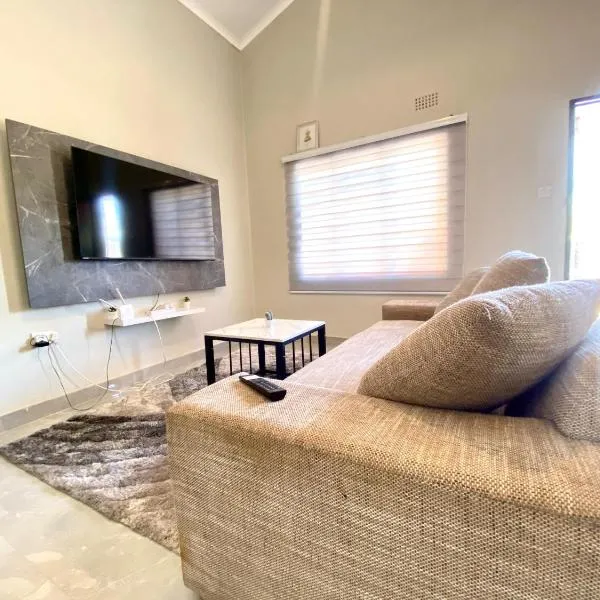 Down Town Delight - 2BR Budget Retreat, hotel in Gaborone