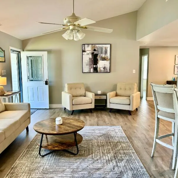 A Shore Thing - Spacious House w Large Deck, BBQ, Linens & Pet Friendly, hotel in North Cape May