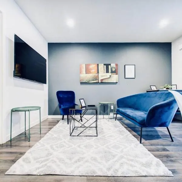 Charming 2 BD condo griffintown, hotel in Montréal